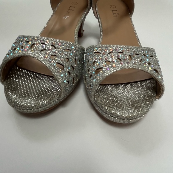 Fantastic 92-K Girl’s Rhinestone Cutout Buckle Ankle Strap Chunk Heels size 12 - Picture 3 of 11